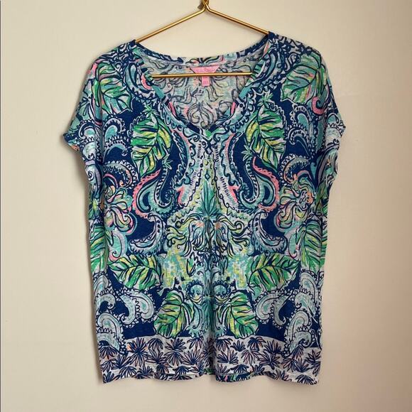 Lilly Pulitzer Hartwell Linen V-Neck Tee Shirt in Tropical Beach - Picture 2 of 6
